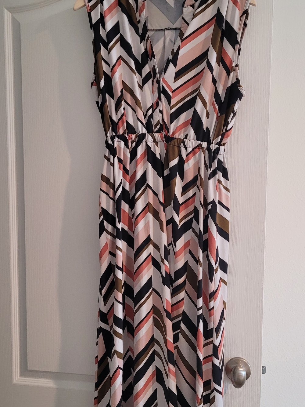 Fabulous Vintage 70's Style Chevron Maxi Dress in White, Black & Pink